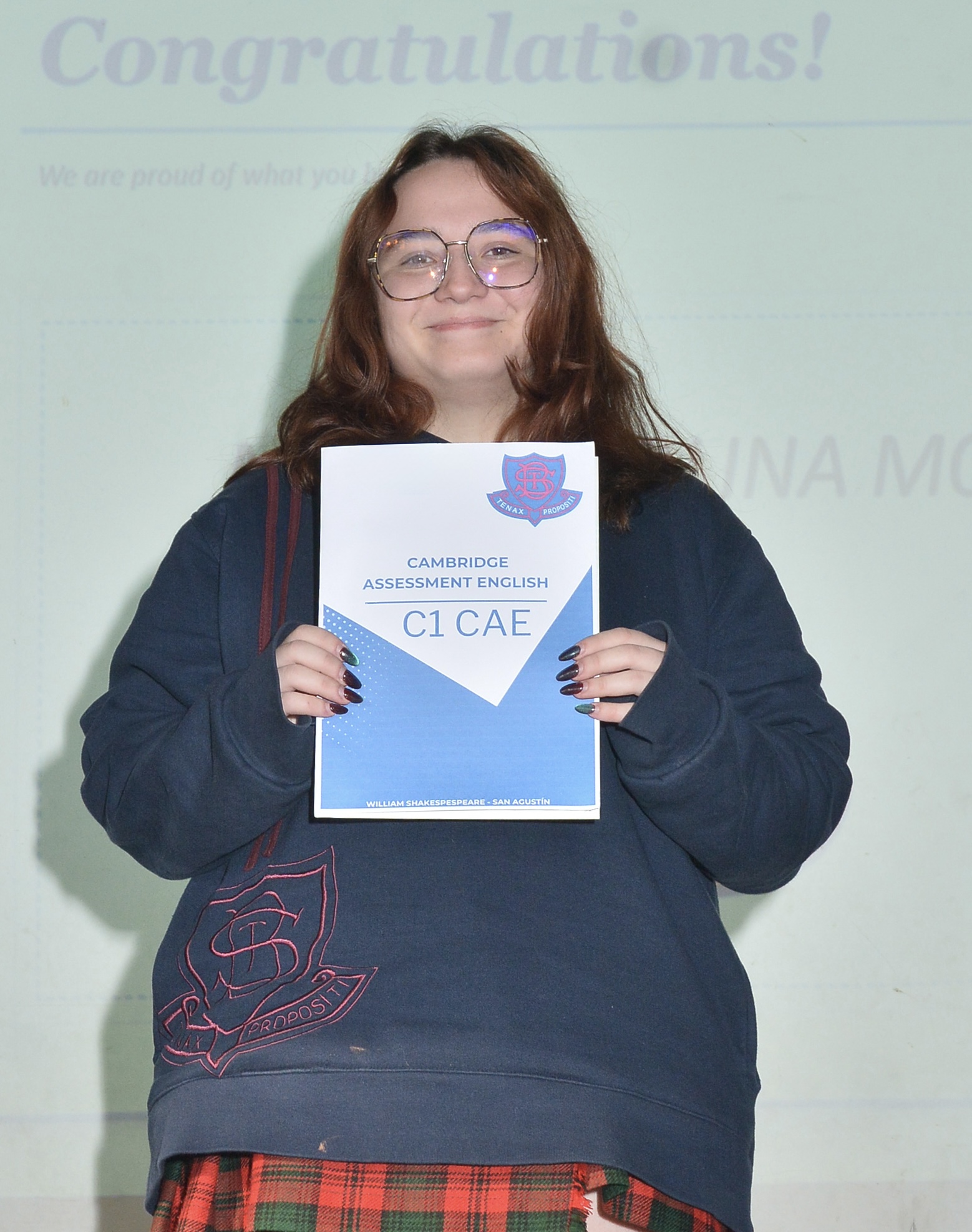 Alumna con su certificación CAE (C1)